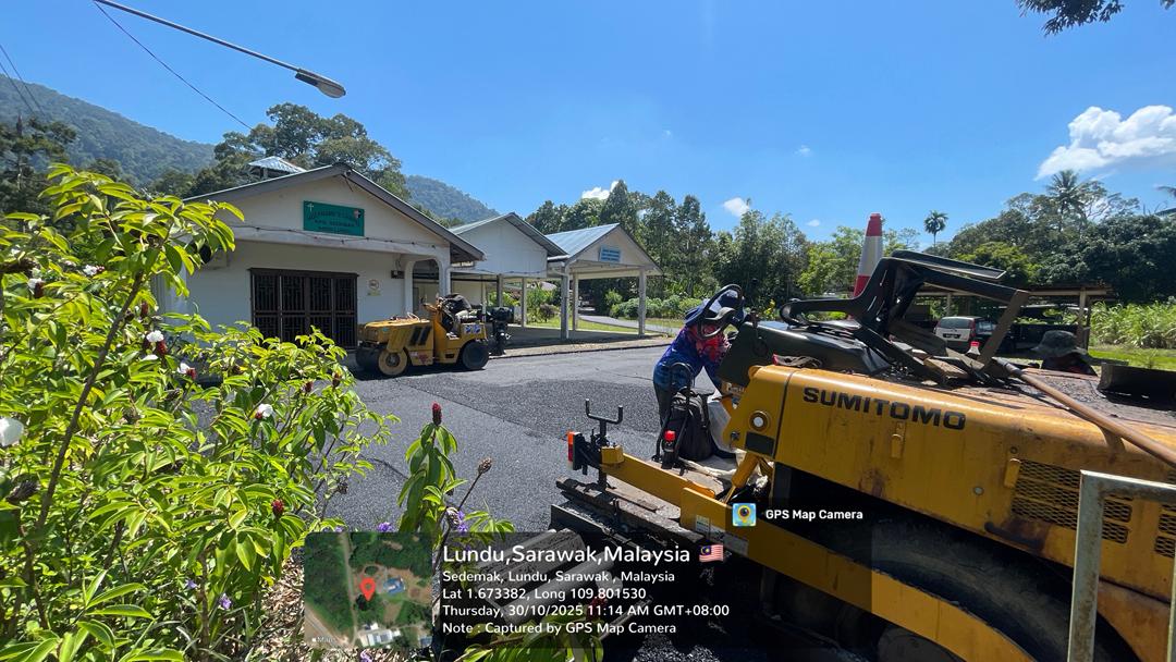 Menaik taraf jalan dalam kampung