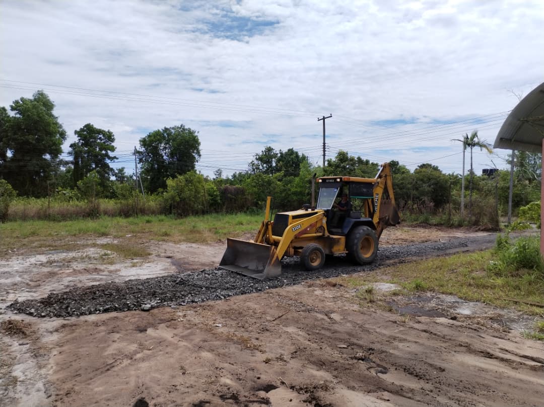 Menaik taraf Padang Futsal KBS 